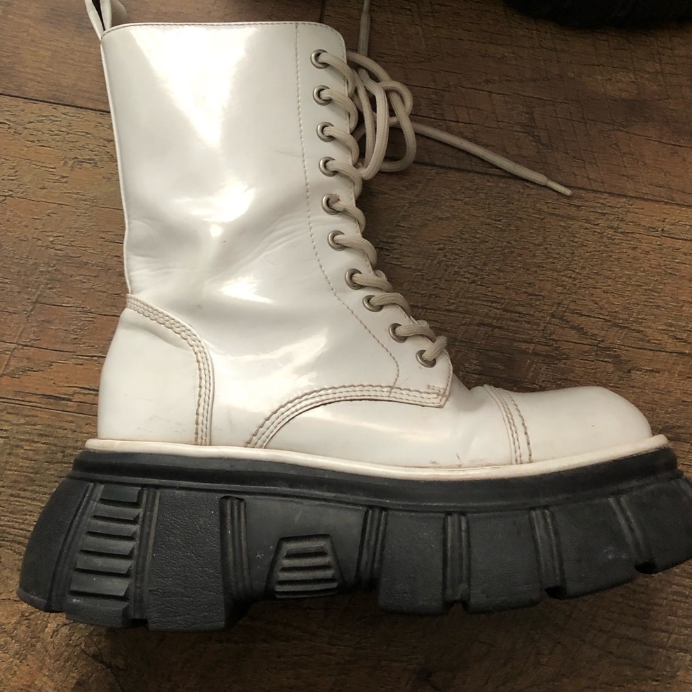 Women's White Platform Boots - Picture 6 of 6